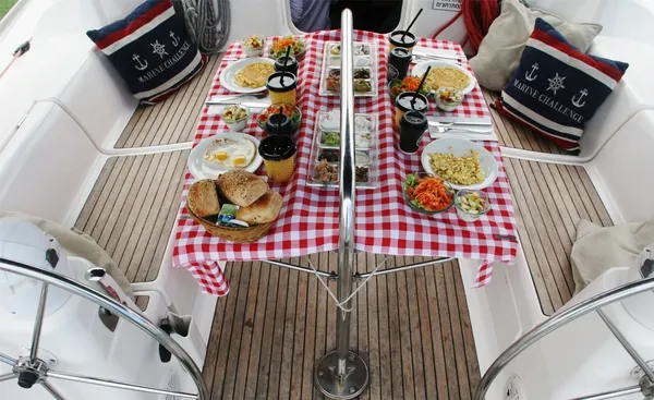 חדר שינה מפנק ויוקרתי בחרטום היאכטה