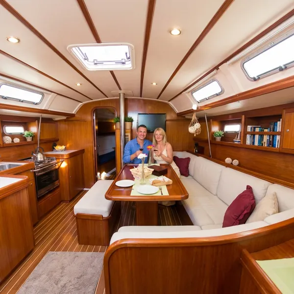 לינת צימר על יאכטה פרטית בלילה מול מרינה הרצליה