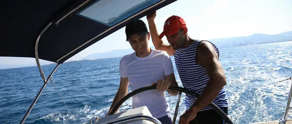 הפלגה ביאכטה עם סקיפר מקצועי ליום אחד