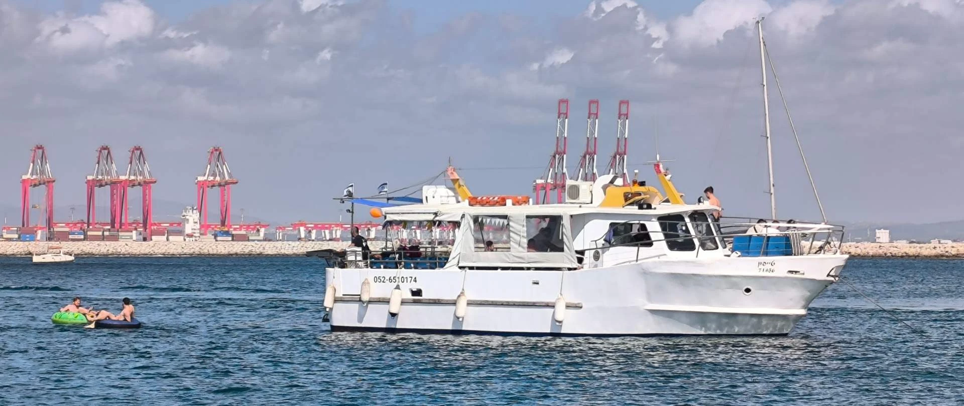 ספינת טייפון בחיפה